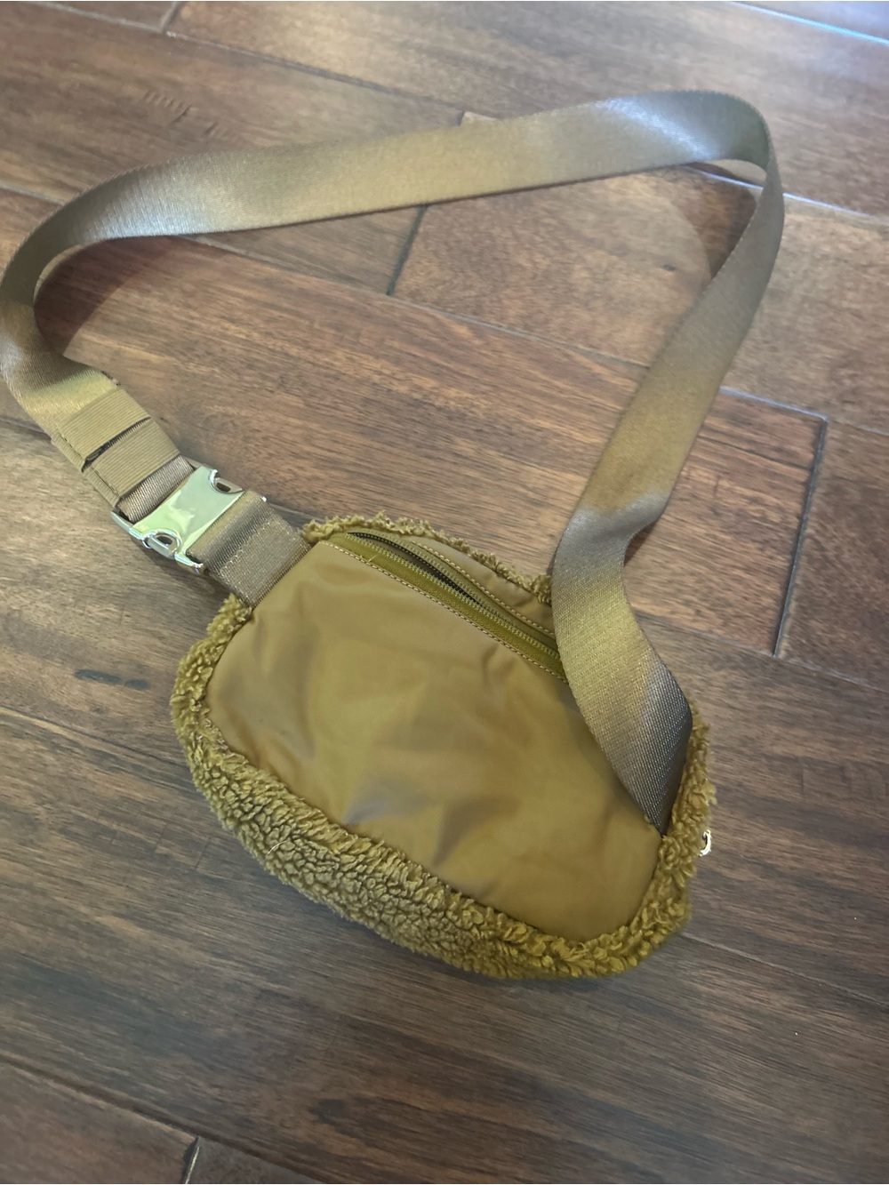 Lululemon Sherpa Fleece Belt Bag in Camel Brown - Picture 4 of 4